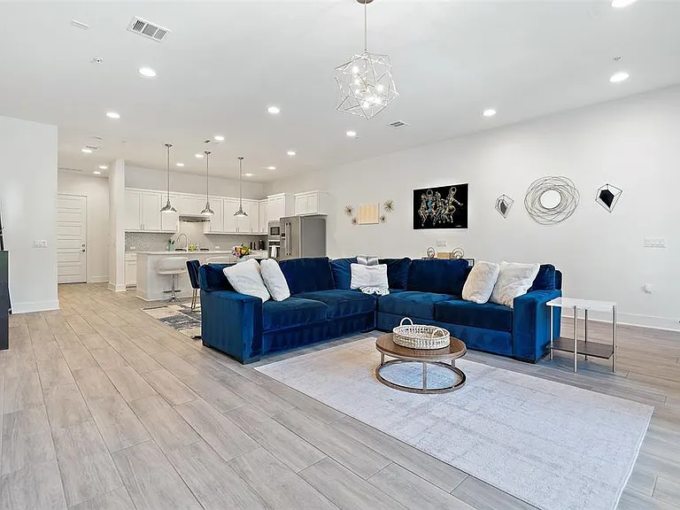 2211 Robert Browning St — Photo 6