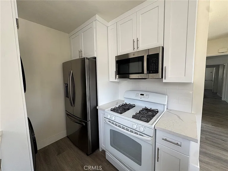 19939 Saticoy St — Photo 10