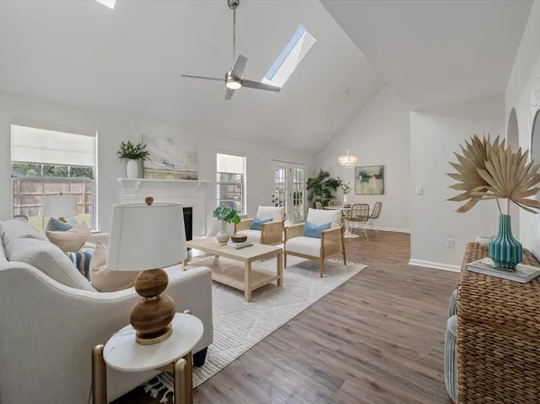 1394 Point Dr, Mount Pleasant, SC 29466