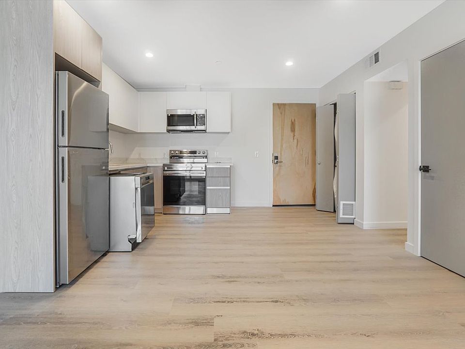 1st image of 10918 Camarillo St #501