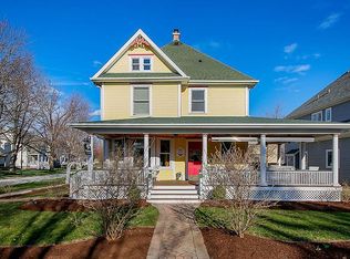 26 N Eagle St, Naperville, IL 60540