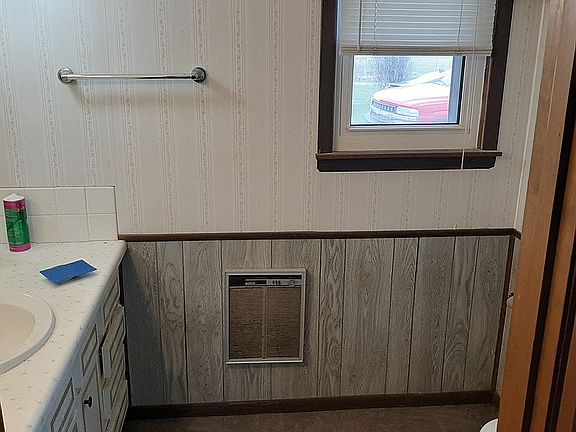 2nd image of 127 Seneca Dr