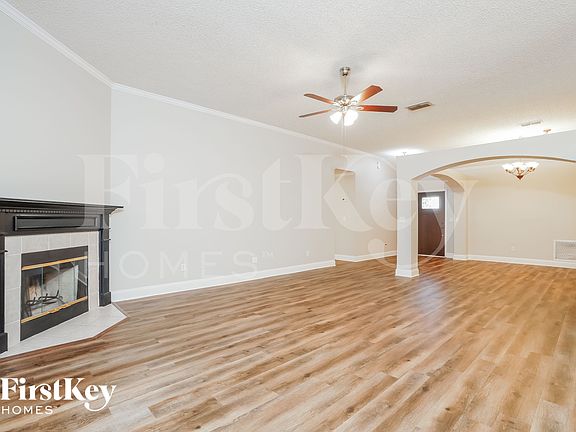 4th image of 3986 Lake Crest Ter