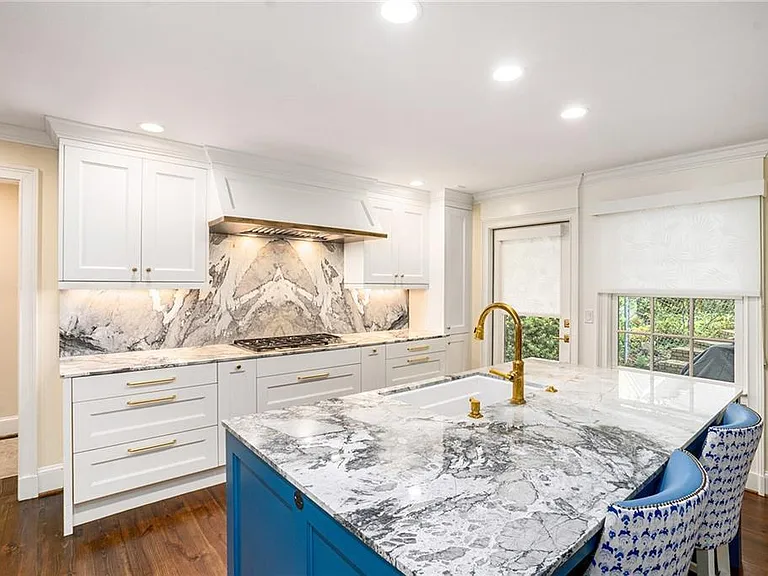 575 Peachtree Battle Ave NW — Photo 6