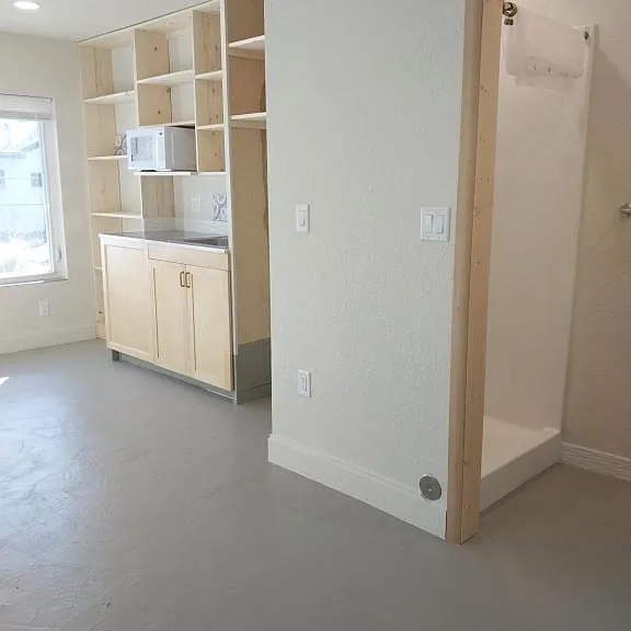 711 SW I St #B — Photo 3