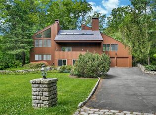 31 Rock Meadow Ln, Stamford, CT 06903