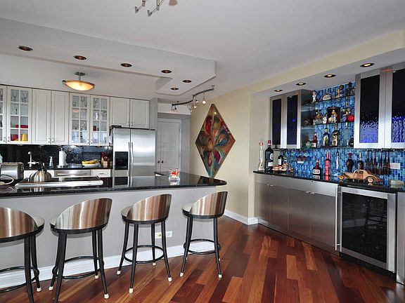 3rd image of 2020 N Lincoln Park W APT 38M