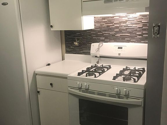 4th image of 16525 Evans Ave