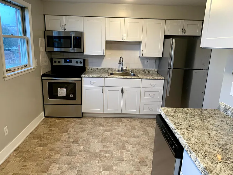 550 Elm St #A — Photo 5