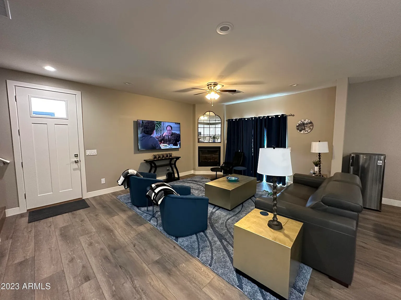 3 bed, 2.5 bath, 2025 sqft, $3,500 — Photo 4