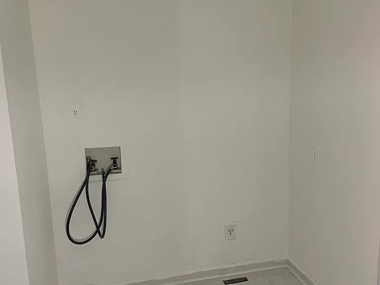 washer dryer area