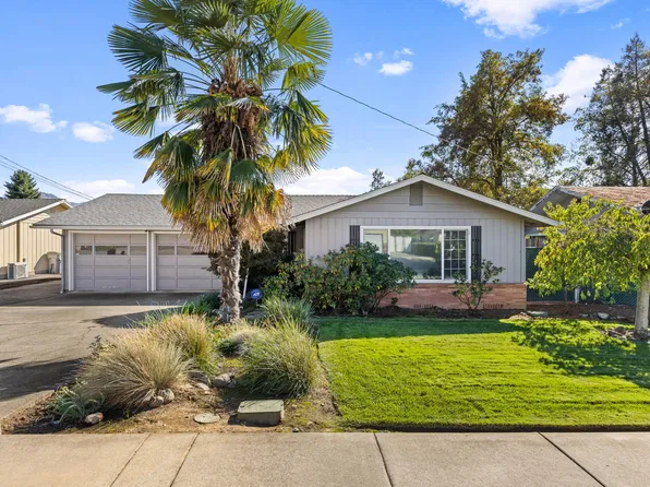 241 NE Savage St, Grants Pass, OR 97526
