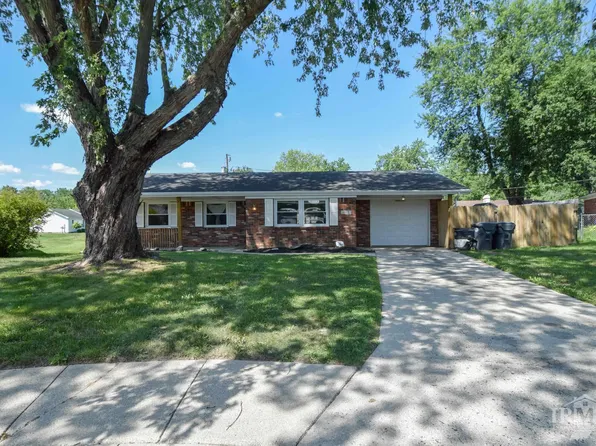 1925 S Fairview Ct, Yorktown, IN 47396
