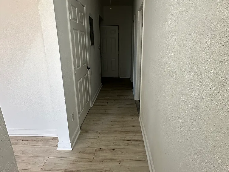 1431 E Crockett St — Photo 9