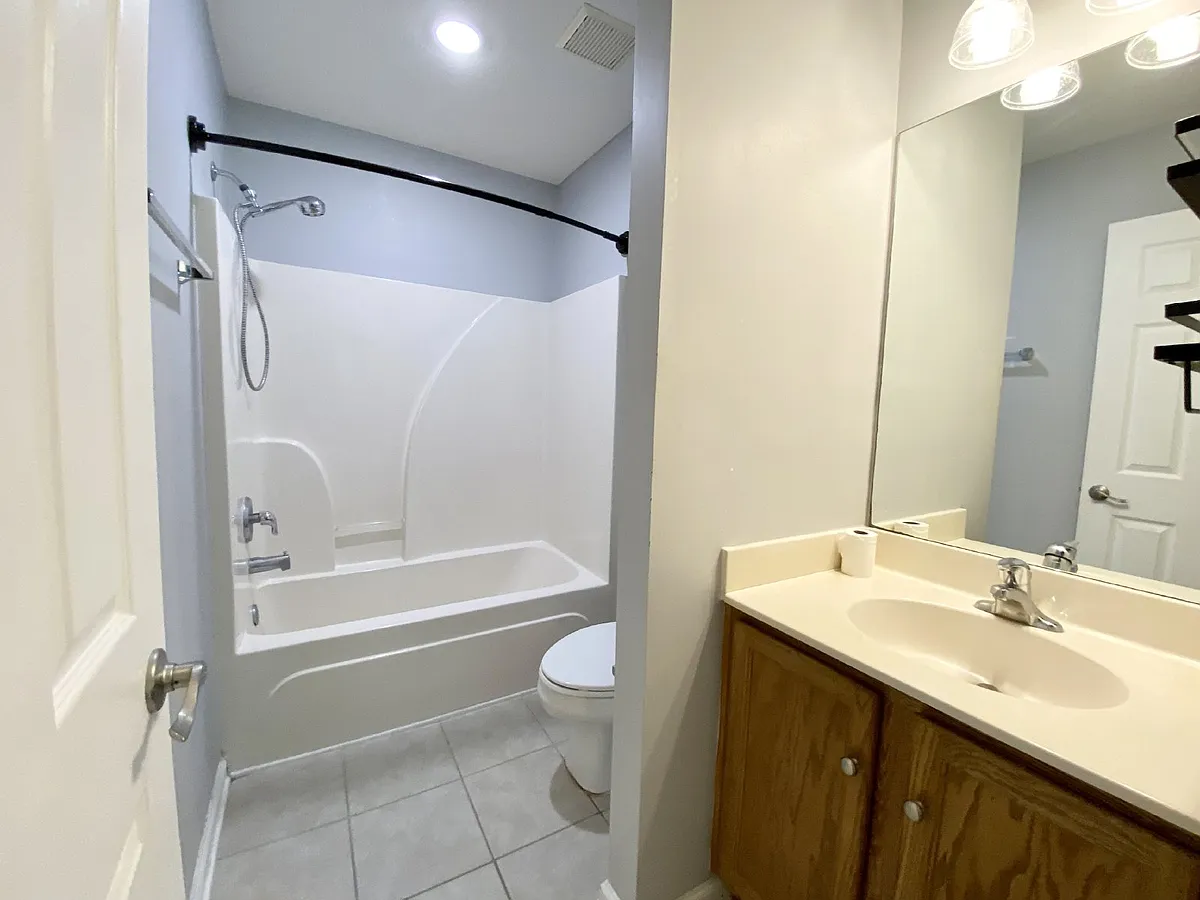 Building Photo - 470 Live Oak Walk