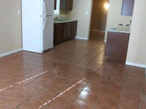 3rd image of 112 N Casa Grande Ave