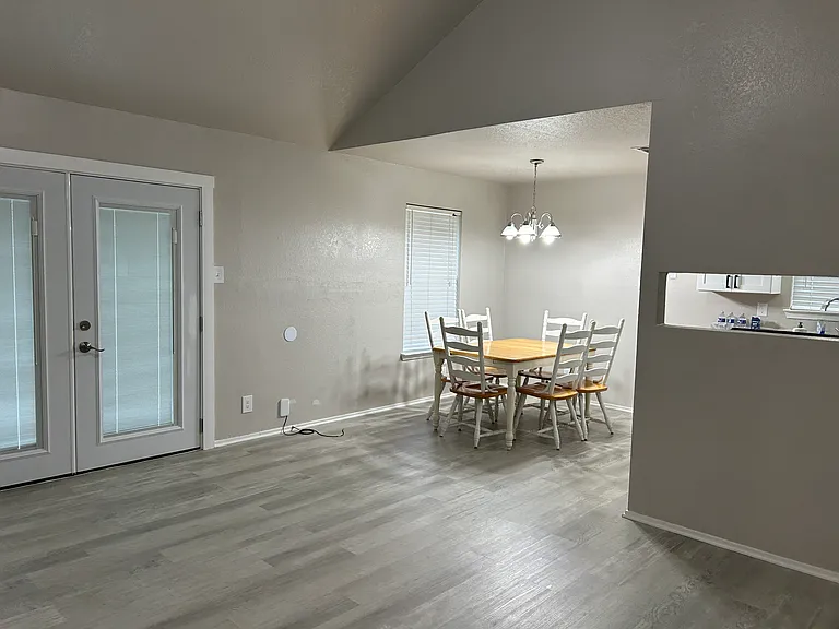 2110 Jerome Dr — Photo 9