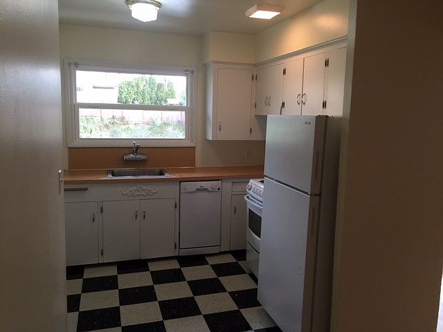 kitchen with elec stove