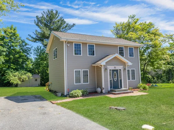 54 Loftus Cir, Bridgeport, CT 06606