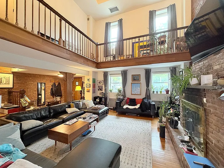 418 Hudson St #1 — Photo 4