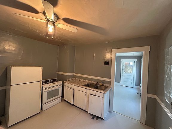 3rd image of 136 Elmhurst Ave #2