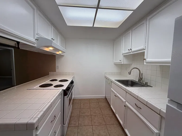 6906 Trovita Way #6906 — Photo 8