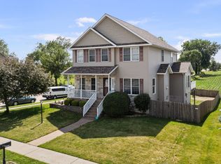 1302 Eagles Crest Dr, Davenport, IA 52804