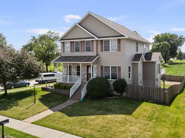 1302 Eagles Crest Dr, Davenport, IA 52804