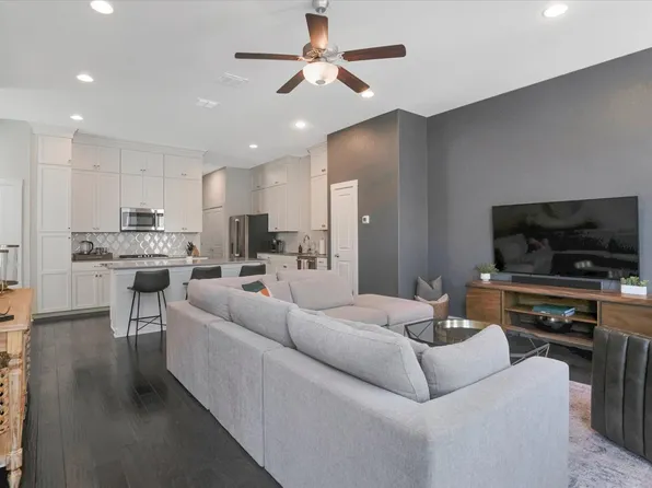3839 Harry Wurzbach Rd. 15, San Antonio, TX 78209