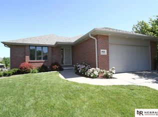 4920 Eagle Ridge Rd, Lincoln, NE 68516