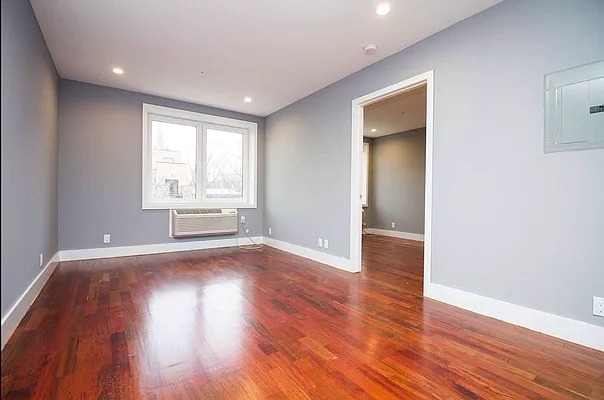 Living room, photo 1