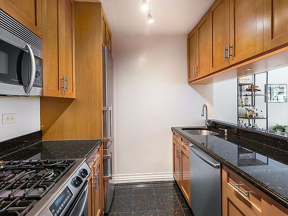 2nd image of 2373 Broadway APT 307