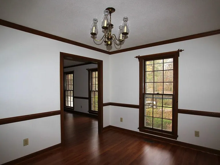 1406 Bloomingdale Dr — Photo 4