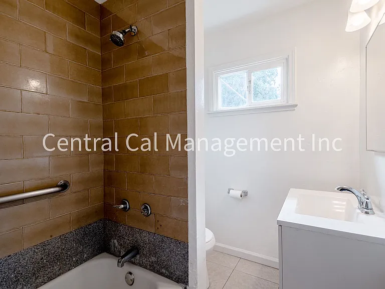 2124 Pacific St — Photo 9