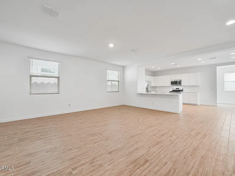 12617 W Kaler Dr — Photo 4