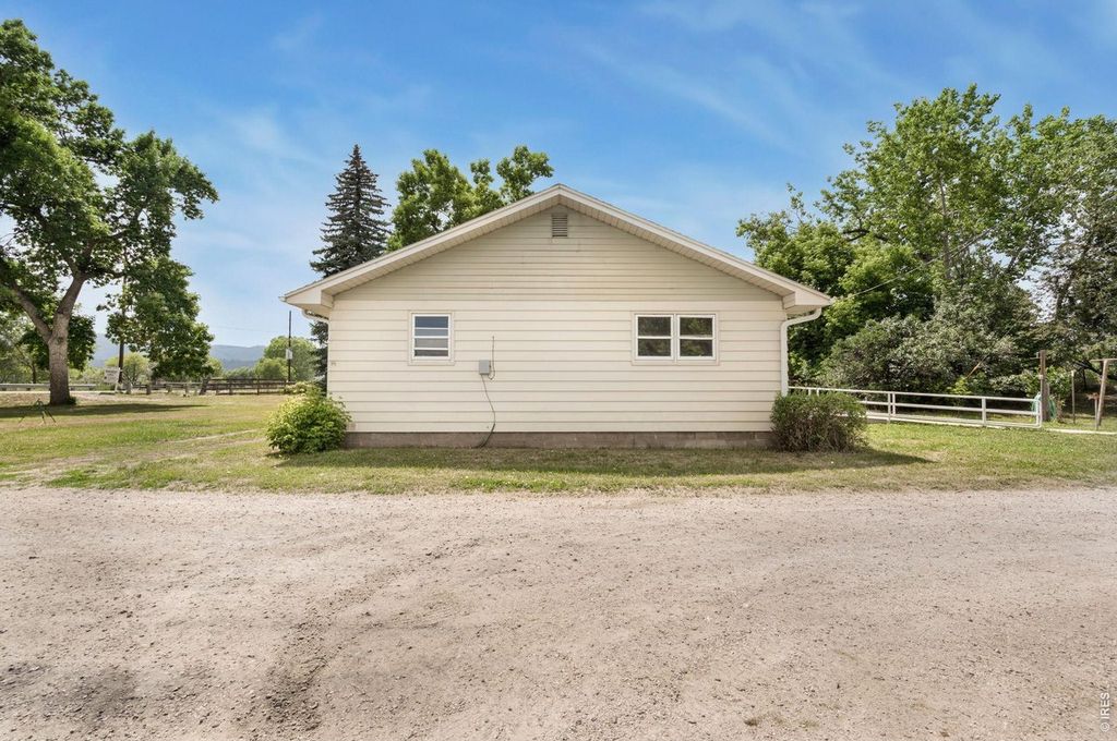 1744 N Overland Trl