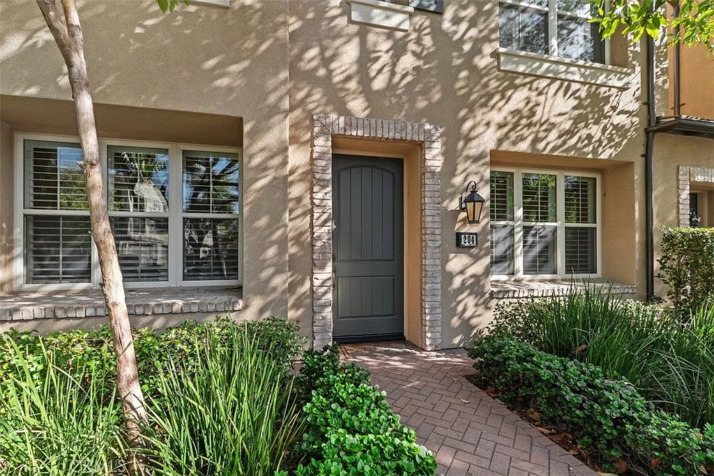 2 bed, 2.5 bath, 1538 sqft, $4,300 — Photo 3