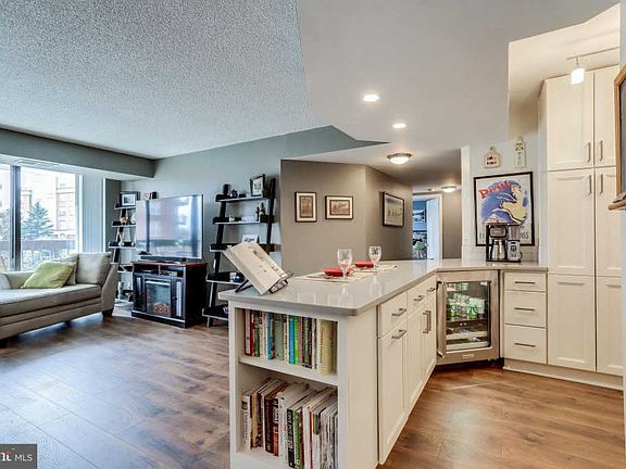 3rd image of 3800 Fairfax Dr APT 210