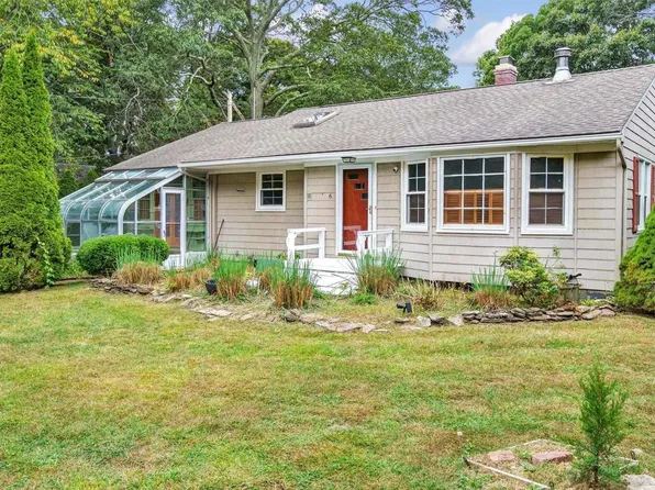 6 Nassau Road, Hampton Bays, NY 11946