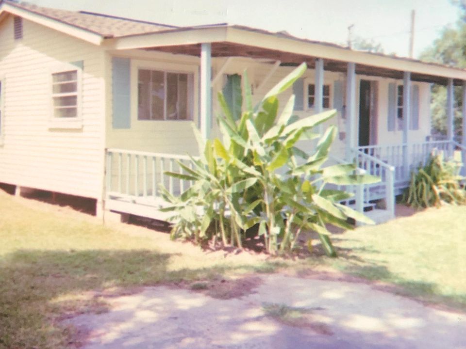 1st image of 604 Cypress St