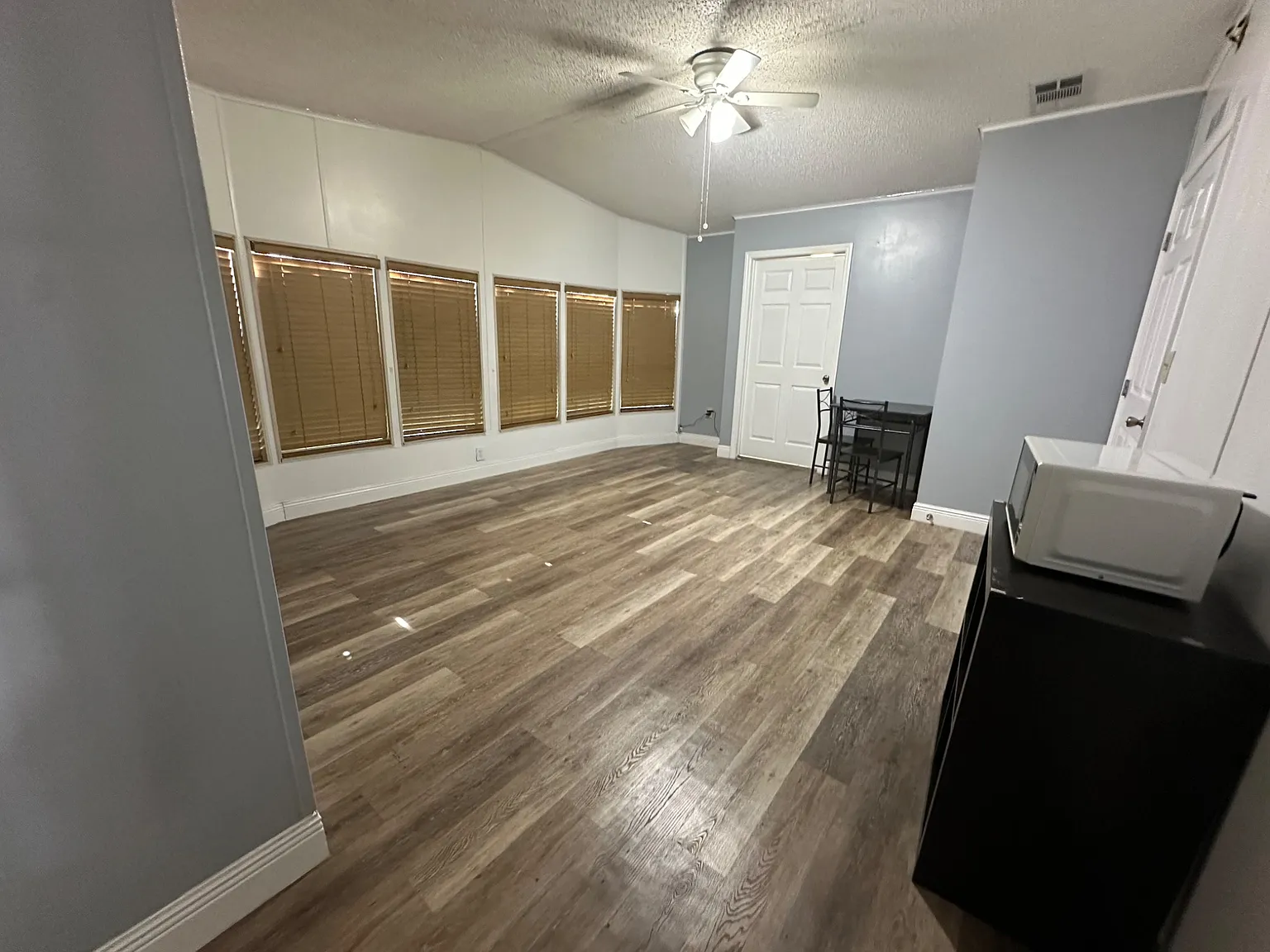1 bed, 150 sqft, $950 — Photo 2