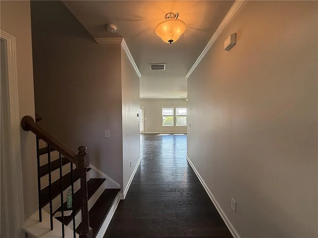 4 bed, 3.5 bath, 2577 sqft, $2,700 — Photo 3