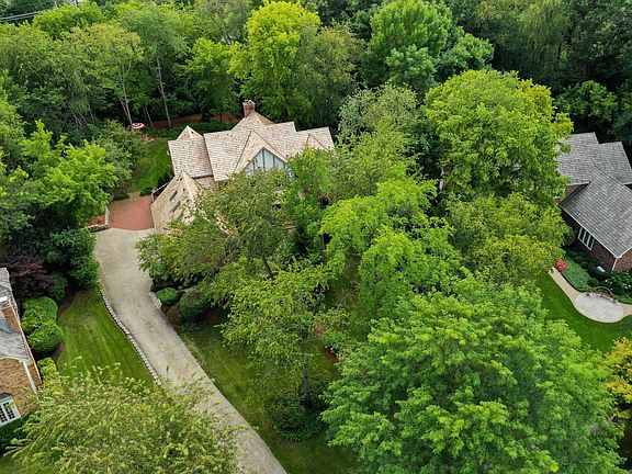 2nd image of 105 Camelot Ln