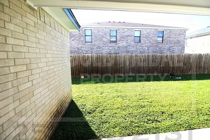 3400 Barcelona Dr — Photo 29