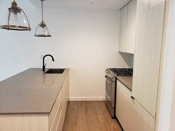 3rd image of 125 Parkside Ave #4BB