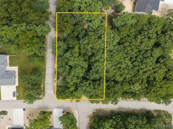 280 W Lake Ct, Sunrise Beach, MO 65079