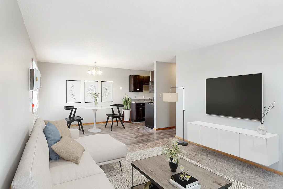 Kings Kourt Apartments — Photo 2