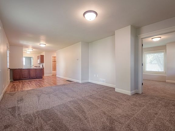 4th image of 112 College St