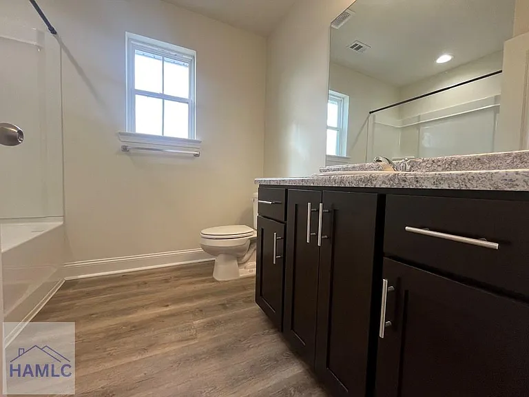 100 Centennial Ct — Photo 11