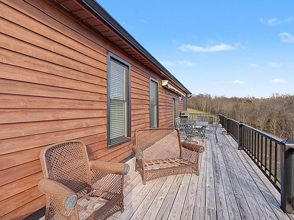 9th image of 327 Stoneybrook Rd
